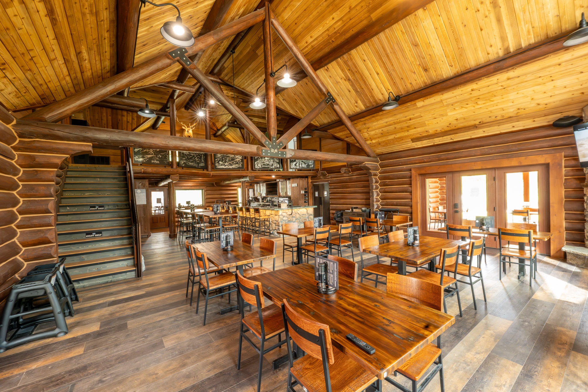 Lodge dining area and bar